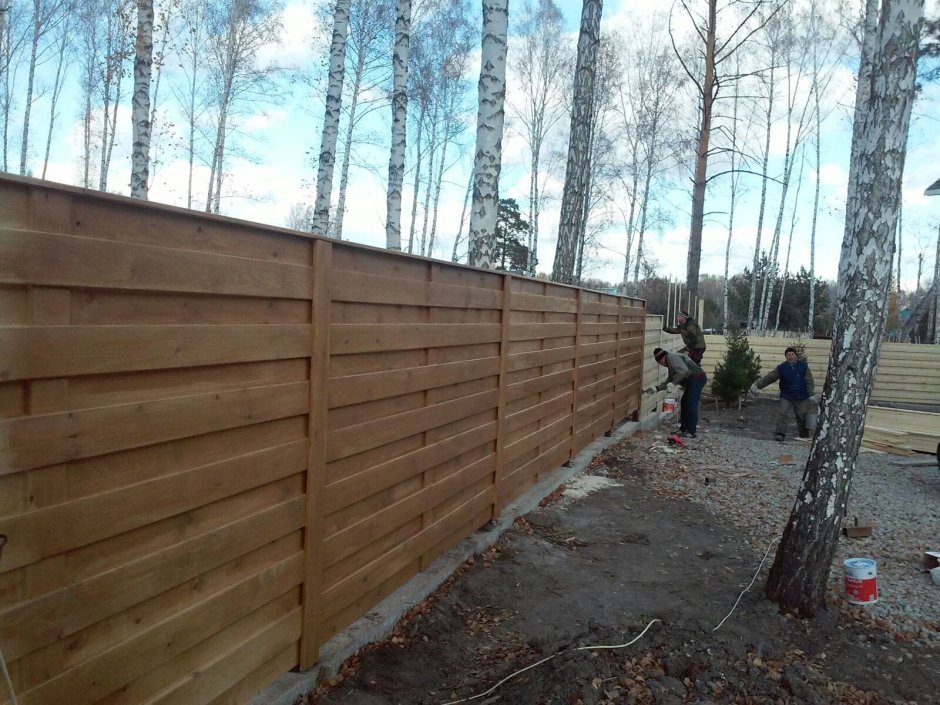 Деревянный забор шахматка горизонтальная