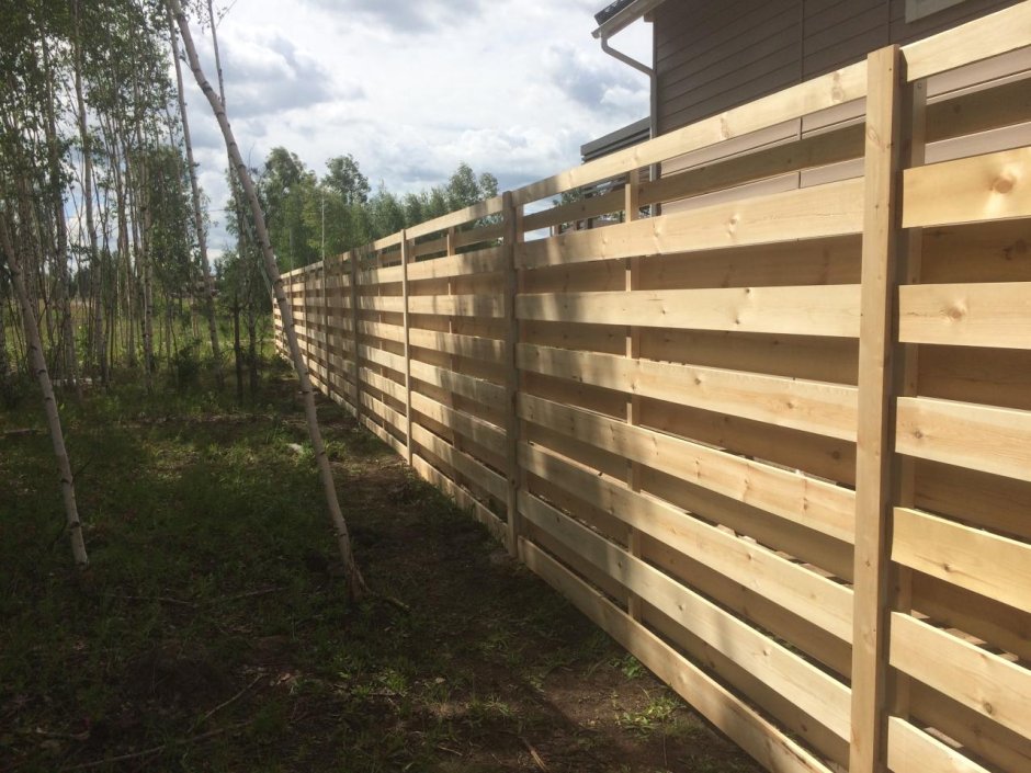 Забор шахматка из дерева