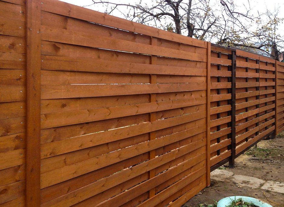 Деревянный забор шахматка горизонтальная