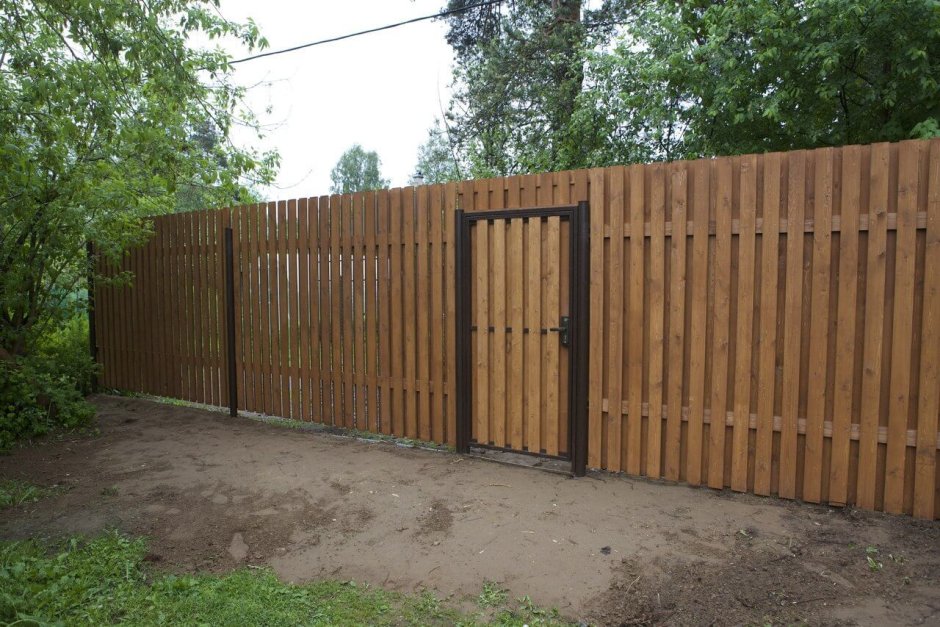 Забор деревянный штакетник шахматка