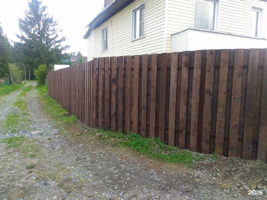 Деревянный забор шахматка вертикальная