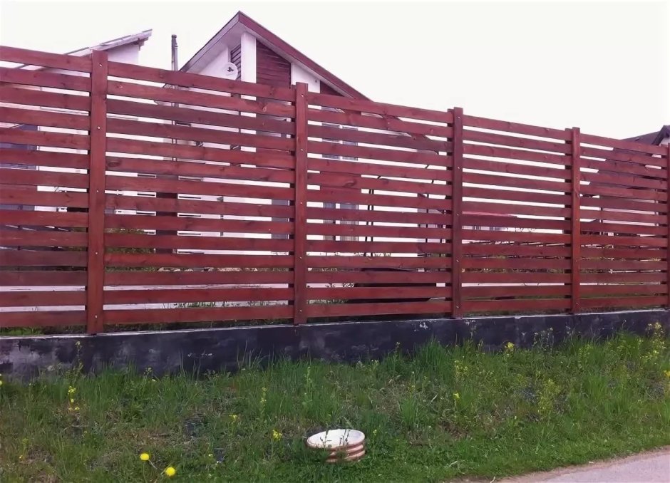 Забор с поперечными рейками