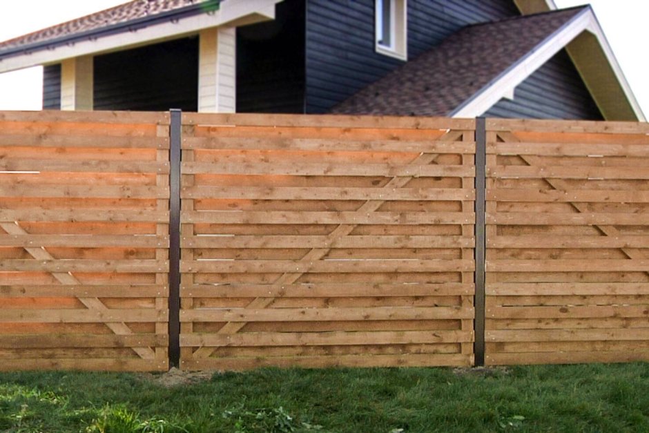 Забор из досок горизонтальный