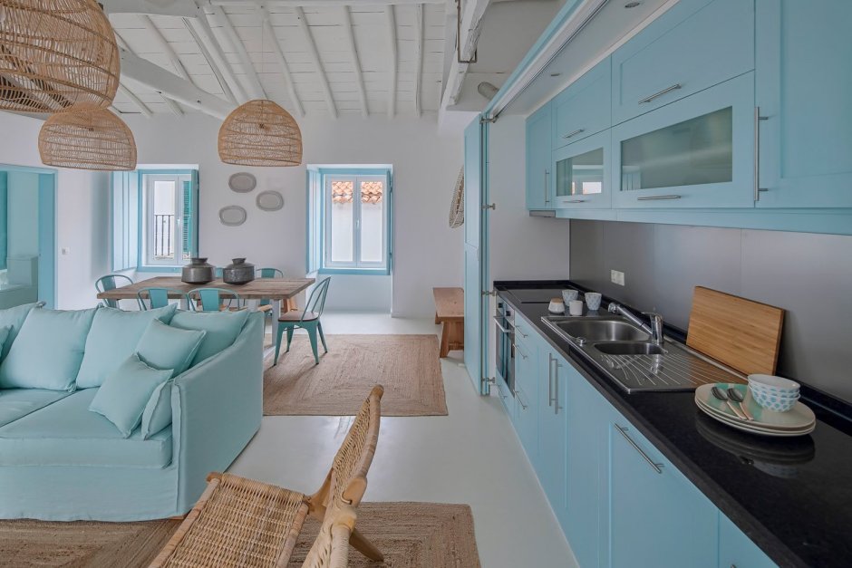 Бежево голубая кухня