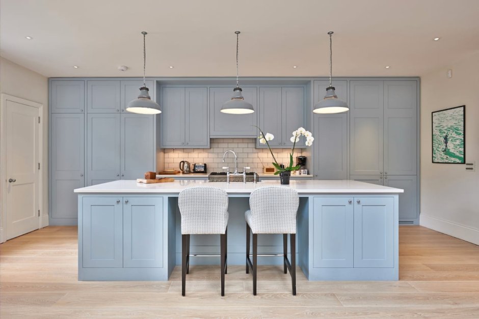 Светло голубая кухня