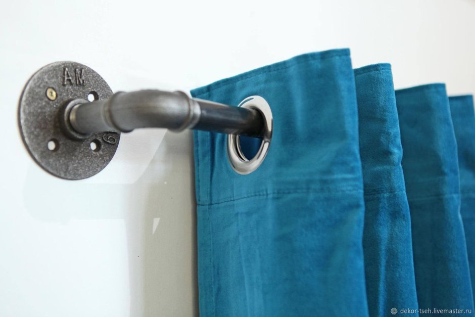 Карниз из водопроводных труб