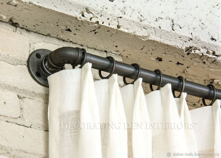 Карниз из водопроводных труб