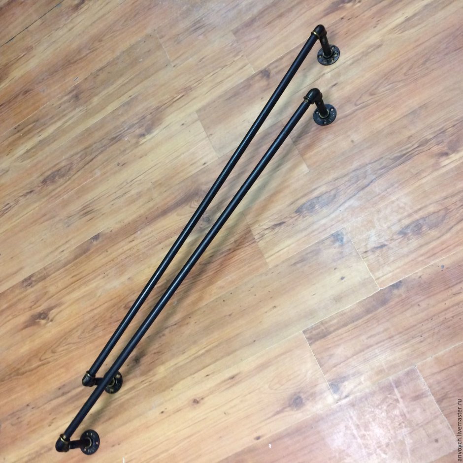 Карниз из водопроводных труб