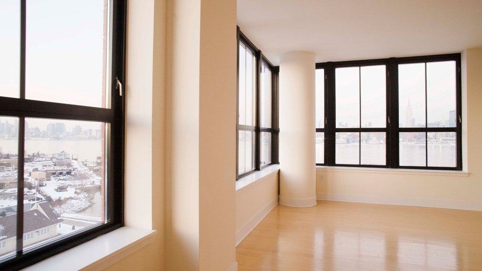 Темное окно