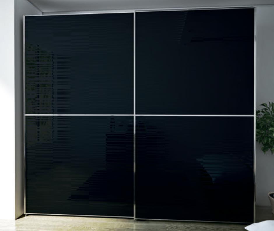 Шкаф купе с черным стеклом
