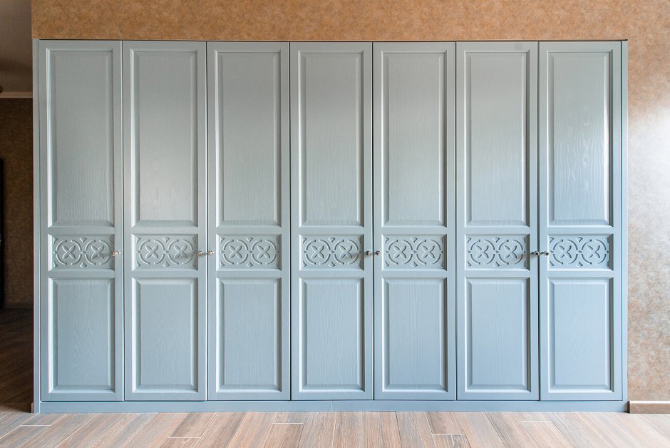 Шкаф корпусный эмаль белая Матс фрезеровкой распашной