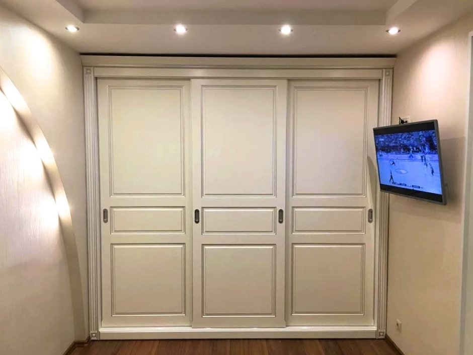 Встроенный шкаф классика