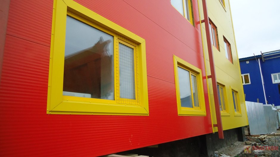 Разноцветные пластиковые окна
