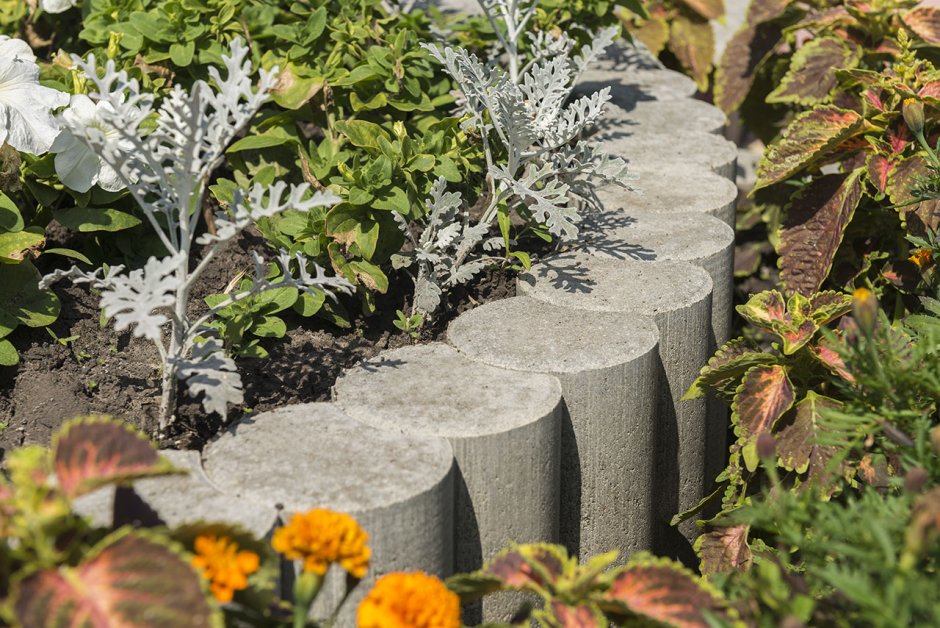 Бетонное ограждение для клумб
