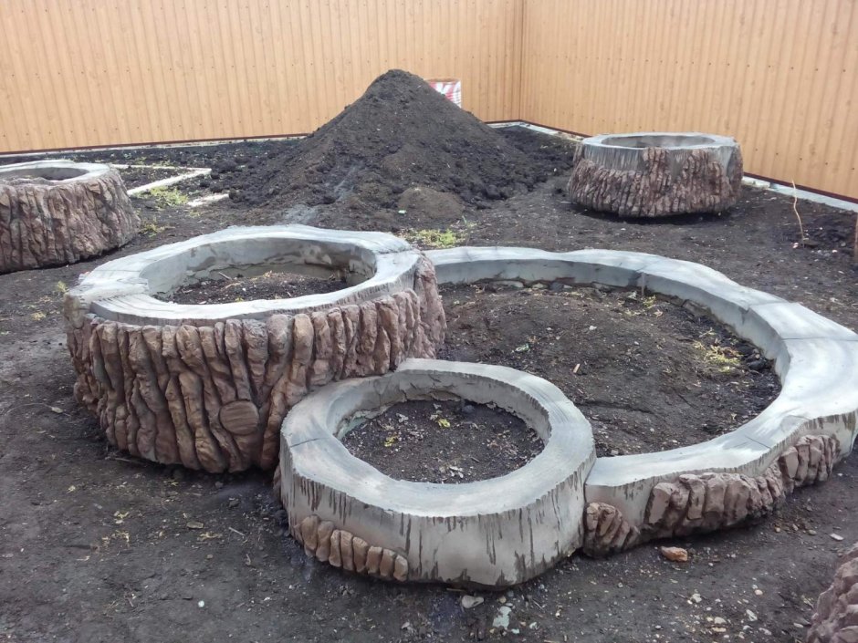 Цветник из цемента