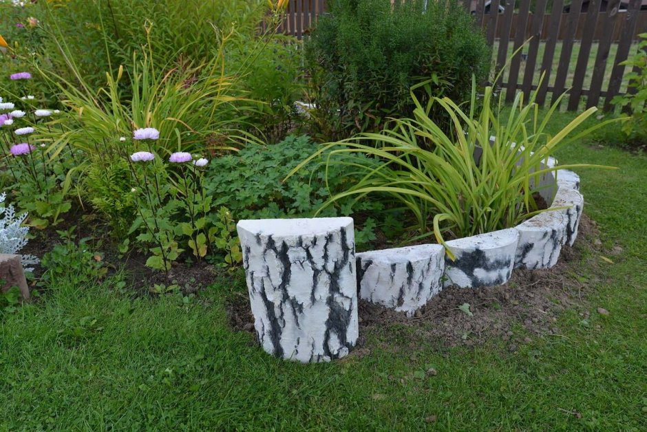 Ограждения для клумб из бревен