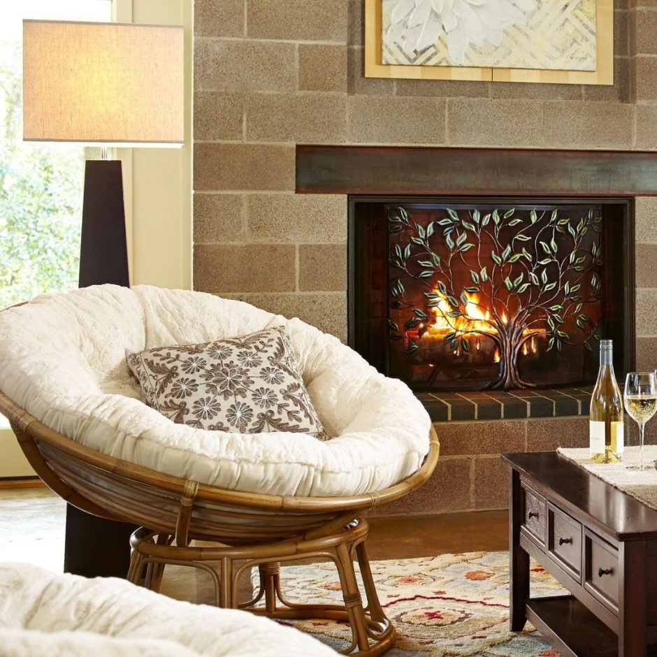 Кресло у камина