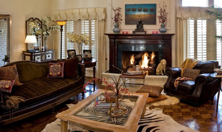 Старинная гостиная с камином