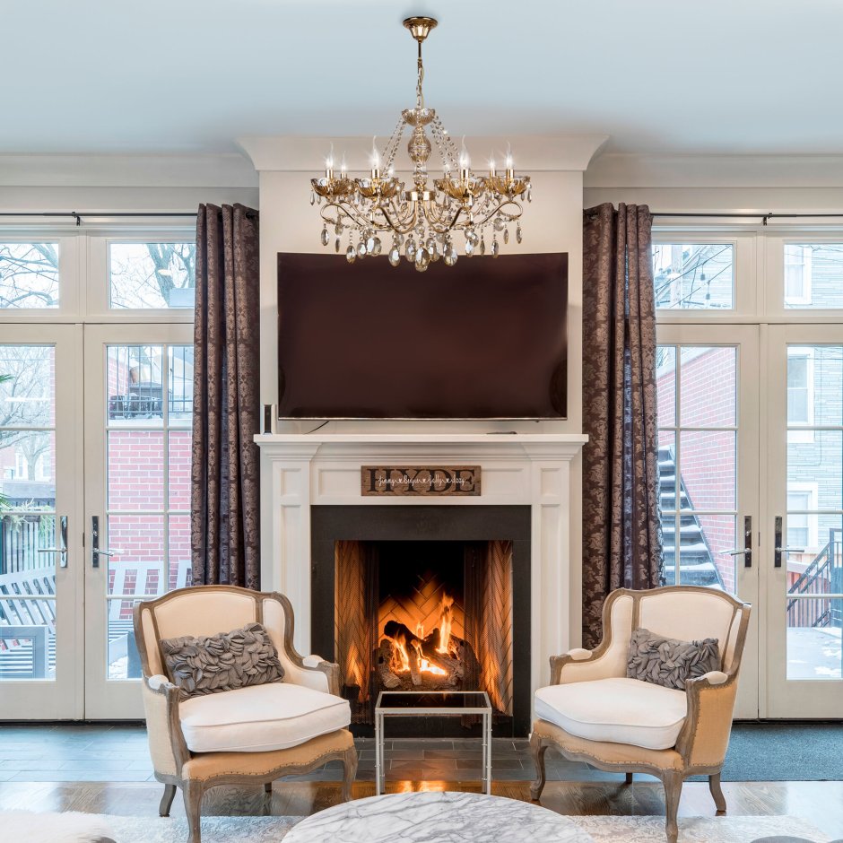 Комната с камином