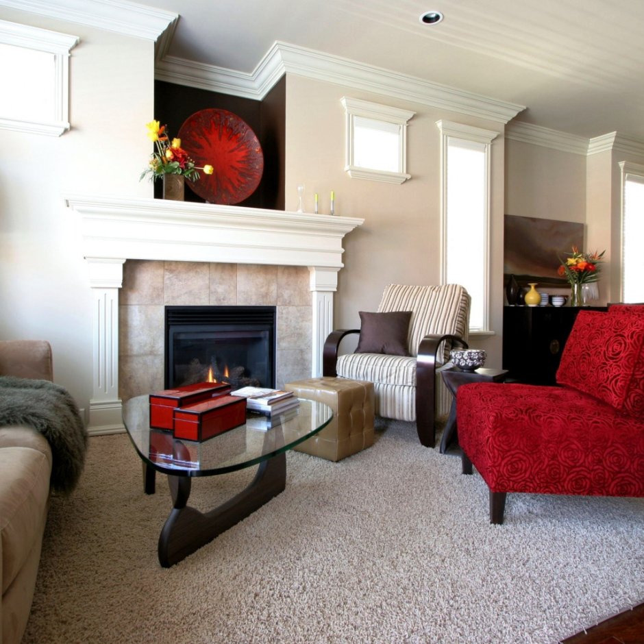 Ковер в гостиной с камином