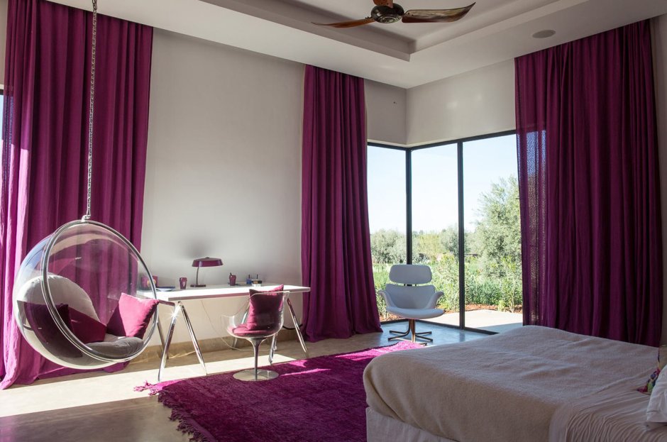 Шторы фуксия в интерьере