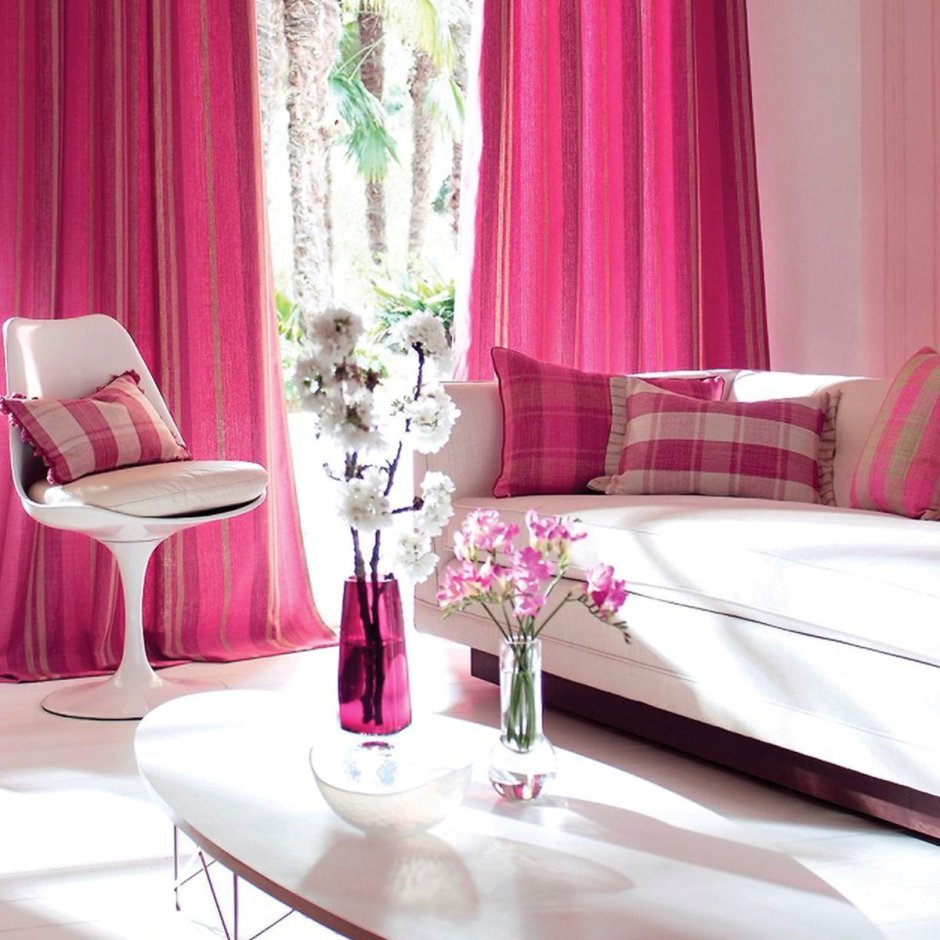 Шторы к розовым стенам