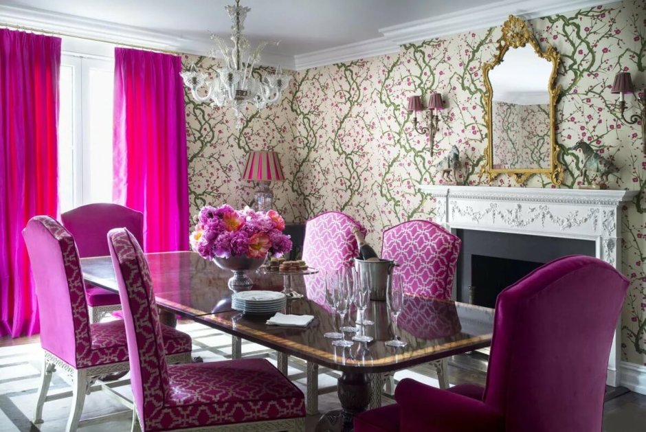 Шторы цвета фуксии в интерьере