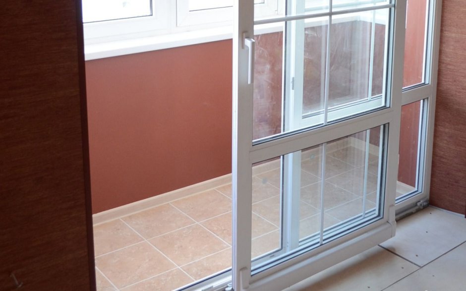 Раздвижные пластиковые двери на лоджию