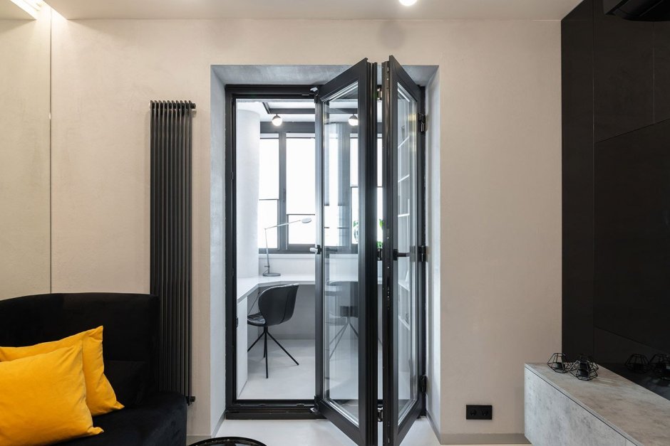 Стеклянная перегородка на балкон