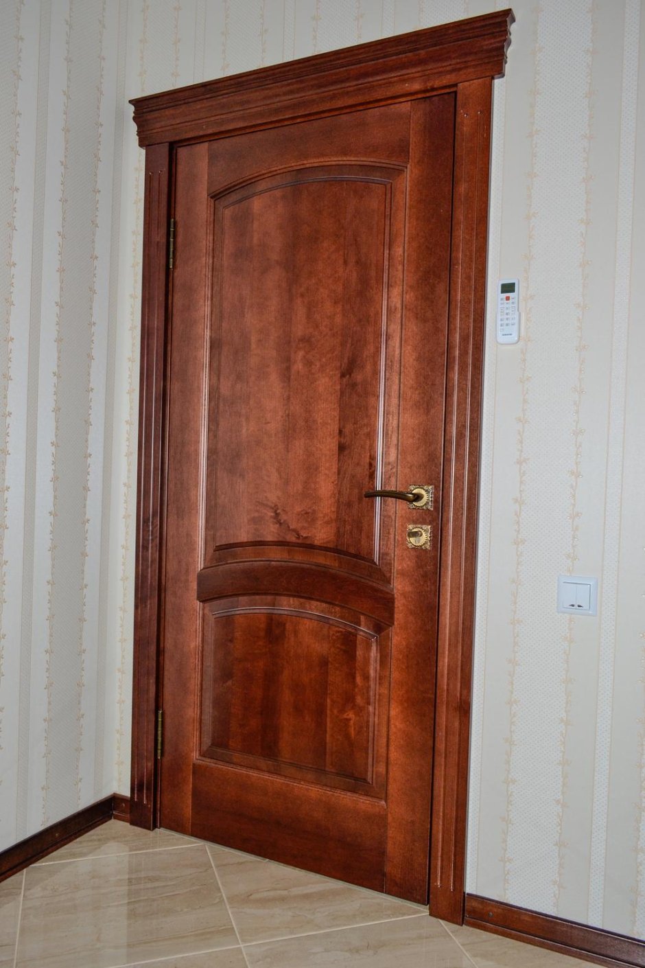 Двери межкомнатные деревянные