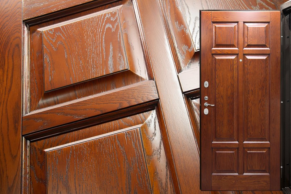 Входные двери из массива дерева