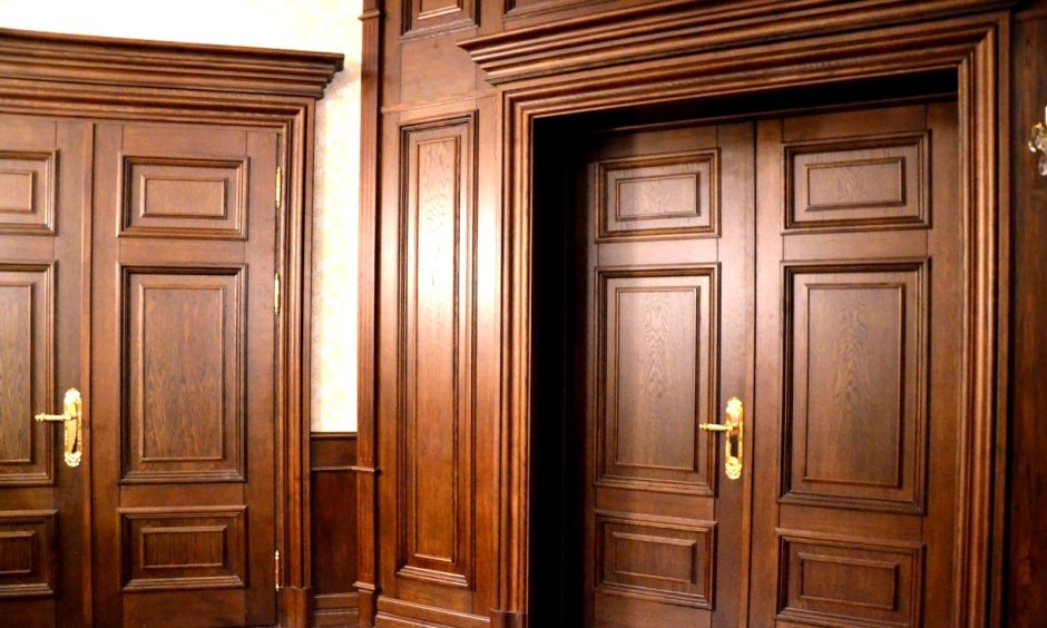 Деревянная дверь