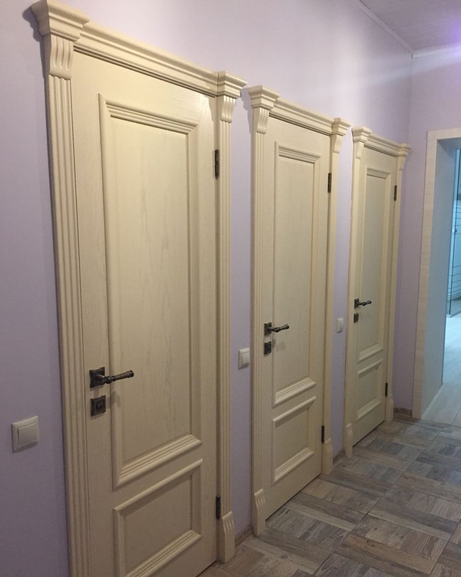 Двери межкомнатные белые филенчатые