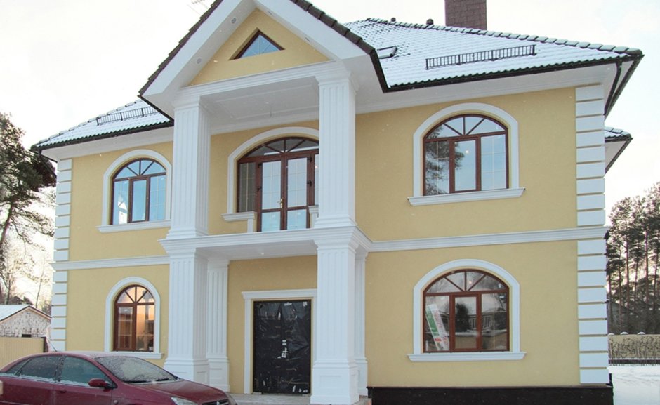Лепнина на фасаде частного дома