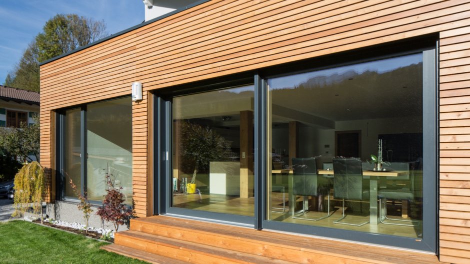 Остекление коттеджа пластиковыми окнами