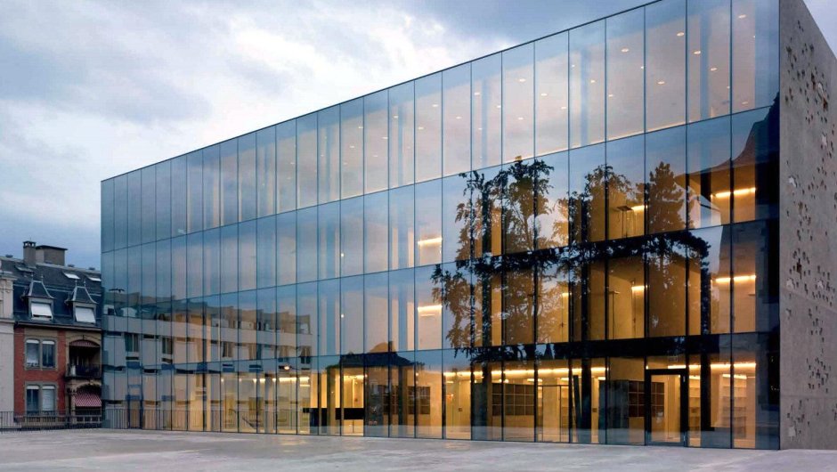 Безрамное структурное остекление