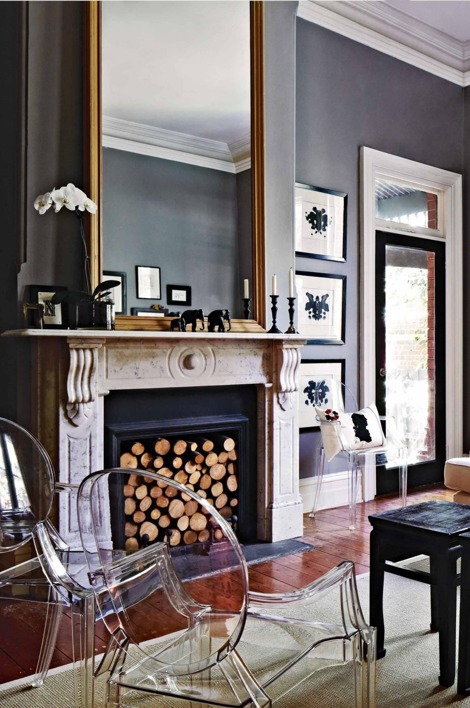 Камин с зеркалом