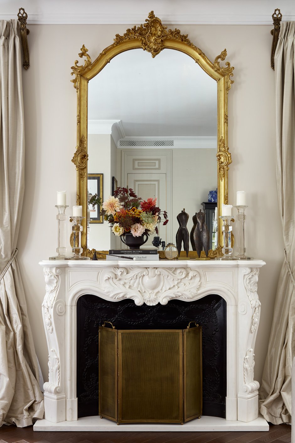 Камин с зеркалом