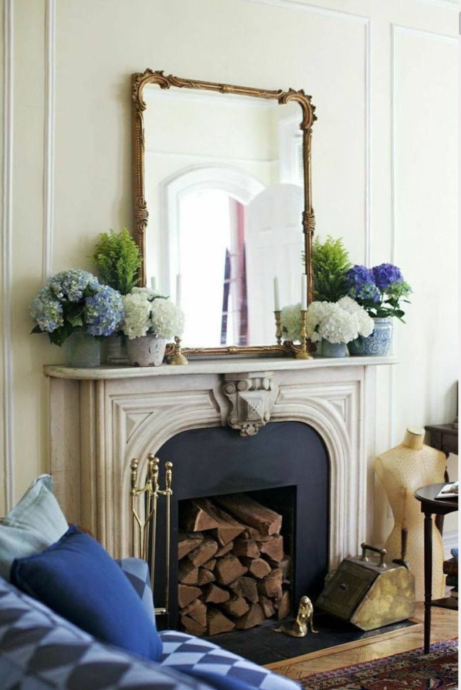 Камин с зеркалом в интерьере