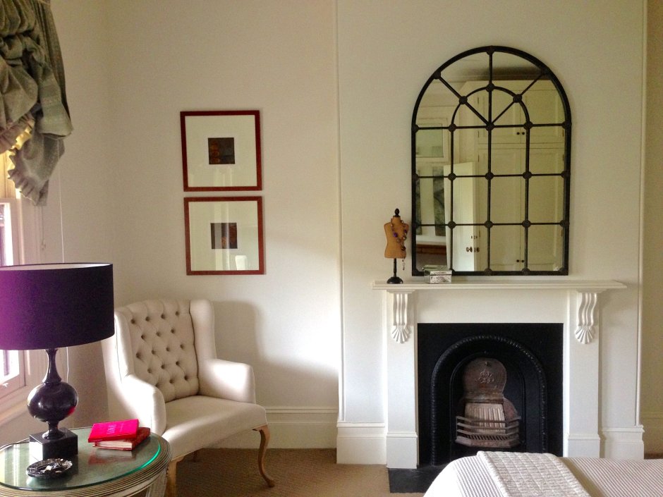 Камин с зеркалом в интерьере