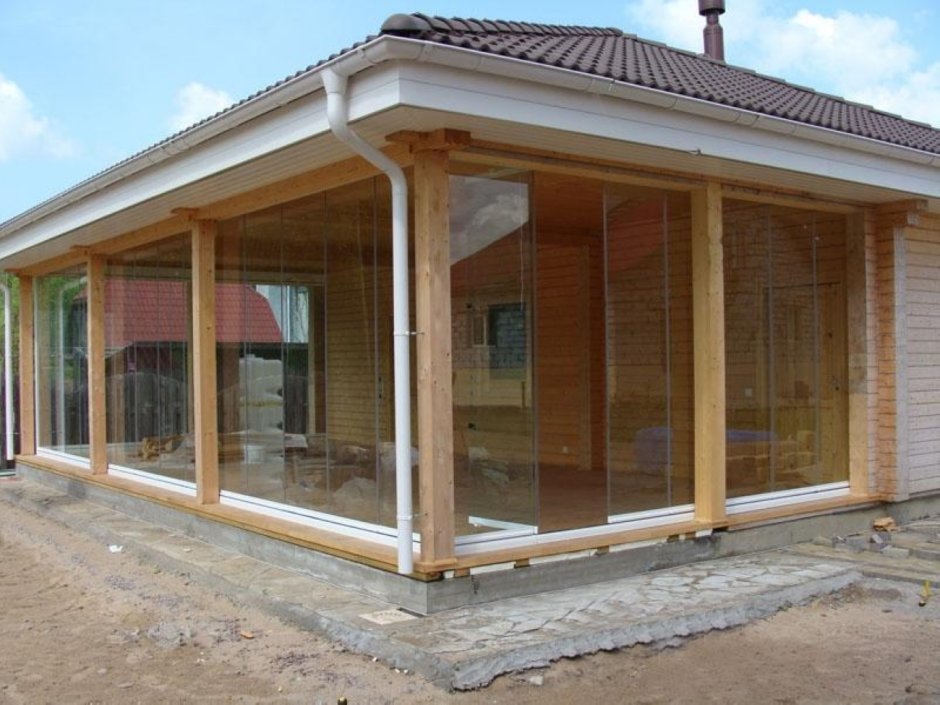 Застекленная беседка