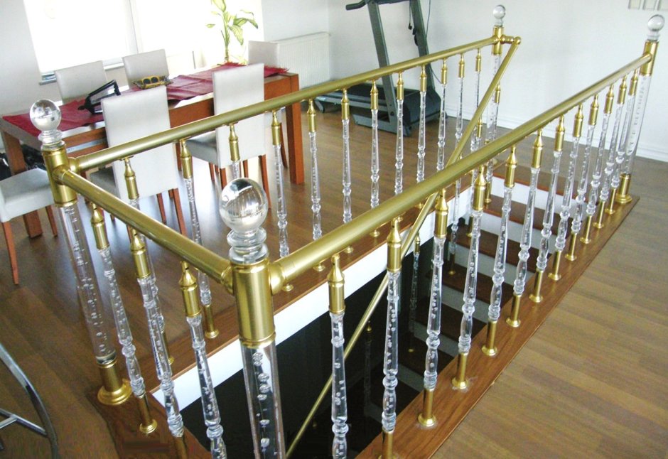 Плекси ограждения лестниц