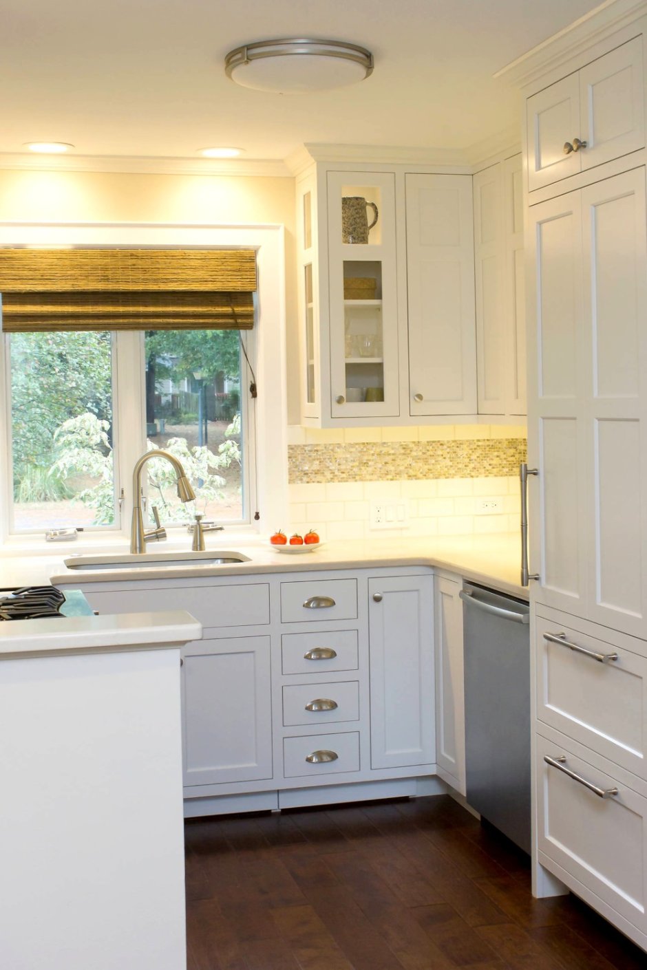 Маленькие кухни с окном