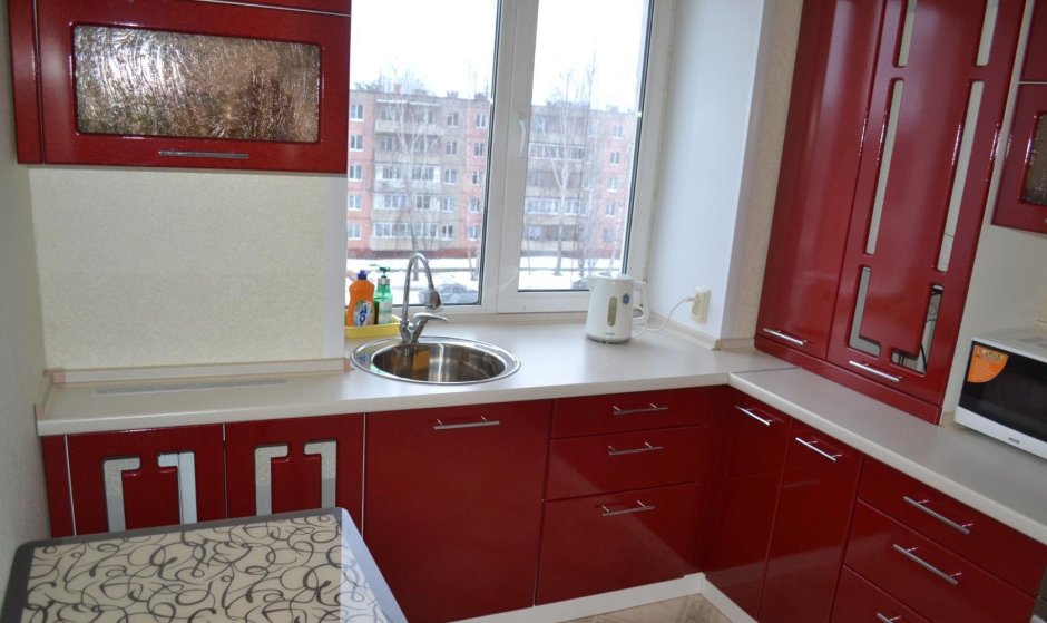 Кухонный гарнитур с подоконником