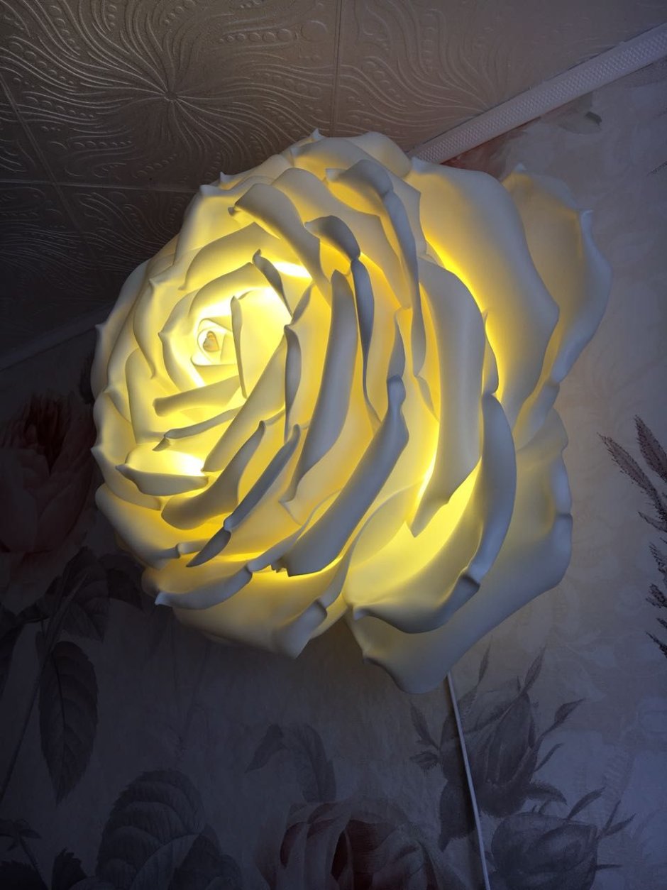Настенный светильник из изолона роза