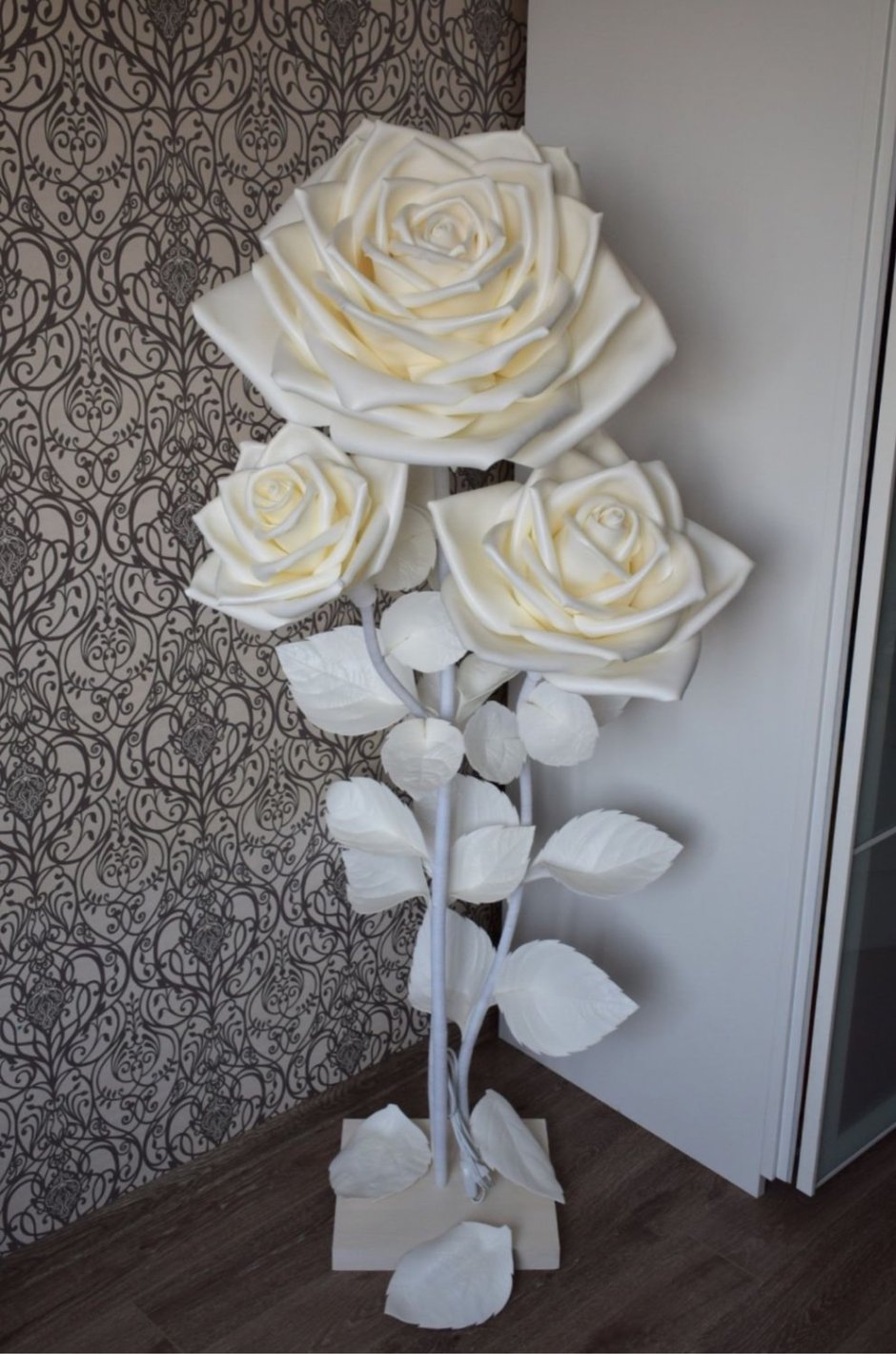 Белая роза из изолона