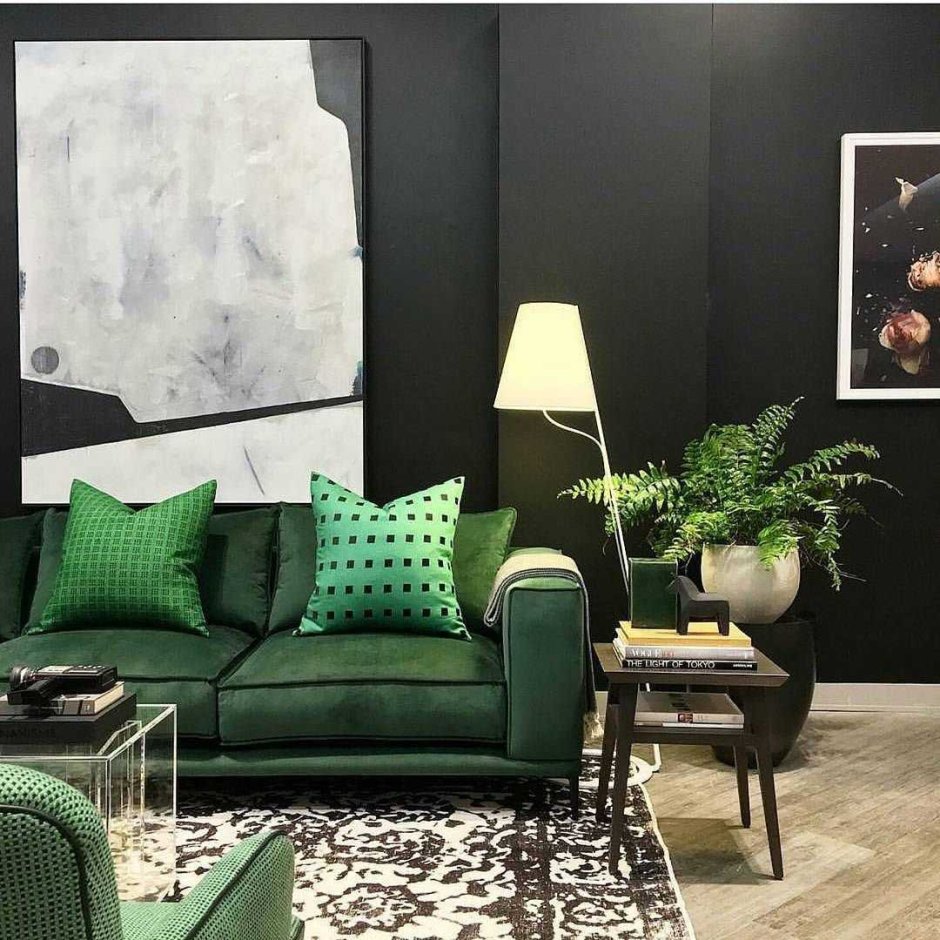 Изумрудный интерьер гостиной