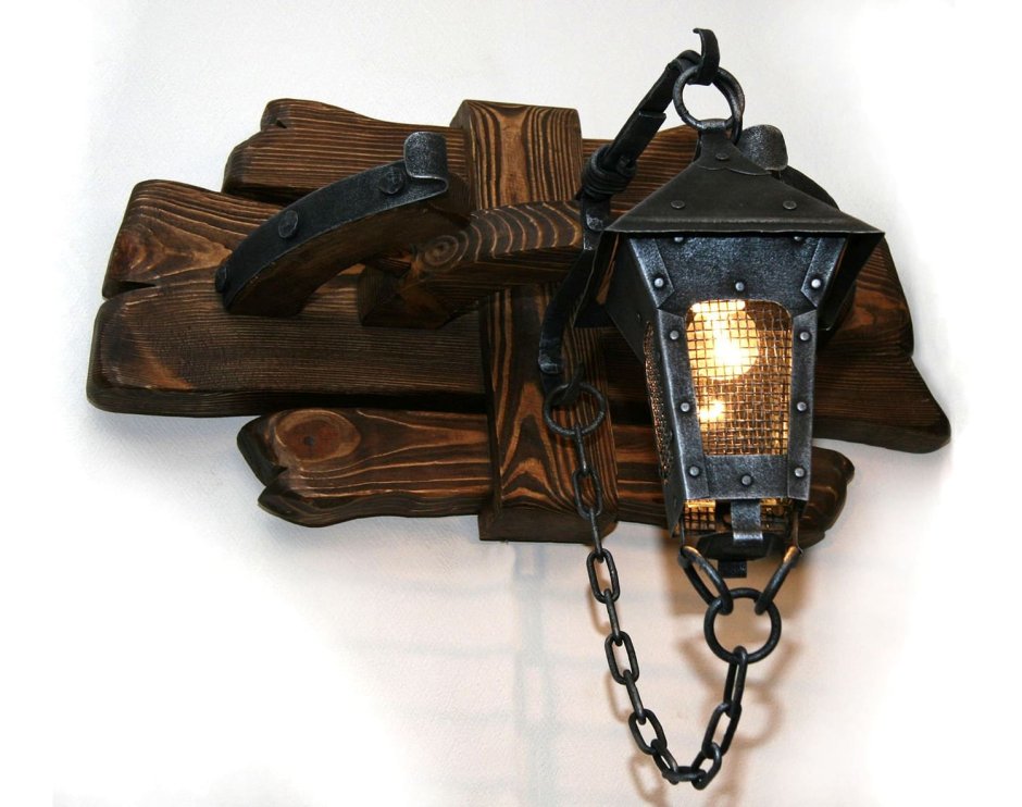 Светильник из дерева