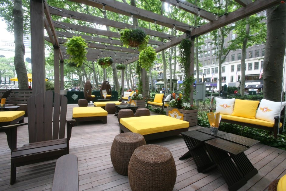 Интерьер летнего кафе