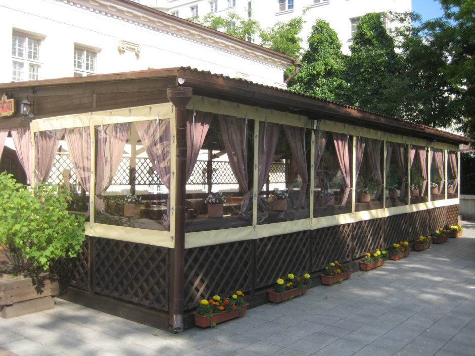 Летняя веранда кафе